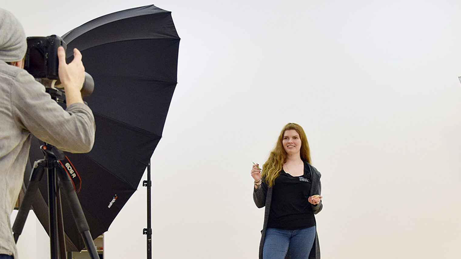 Ausbildungsbotschafterin Chantal Kilian beim Fotoshooting für die Aktion "Eine Woche ¿ Deine Chance". Die 23-Jährige ist Zahntechnikerin und möchte ihre guten Erfahrungen als Handwerkerin auch anderen Jugendlichen vermitteln.