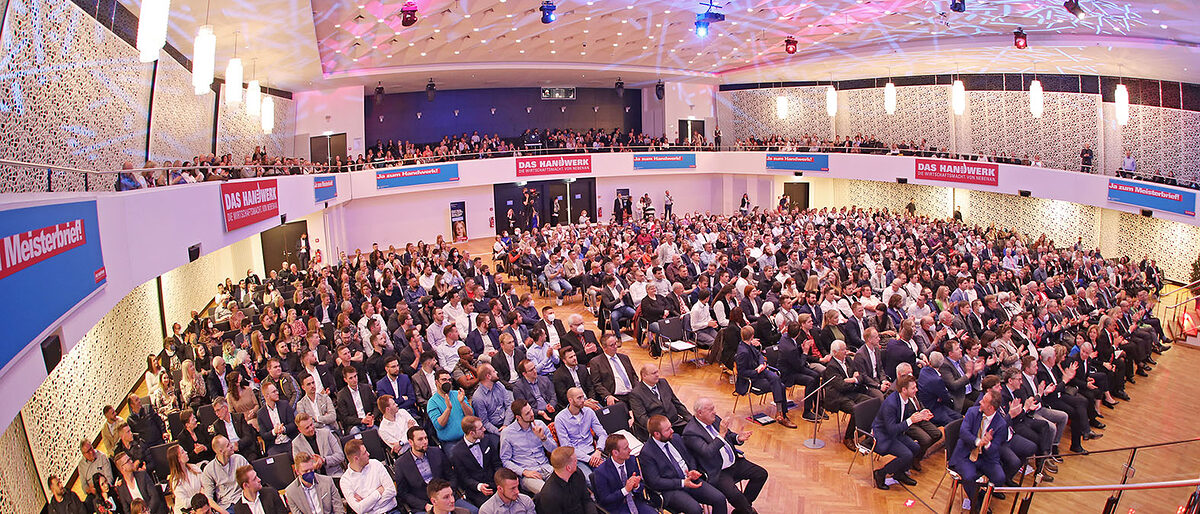 604 Absolventen umfasst der Meisterjahrgang 2021. 604 Absolventen umfasst der Meisterjahrgang 2021.