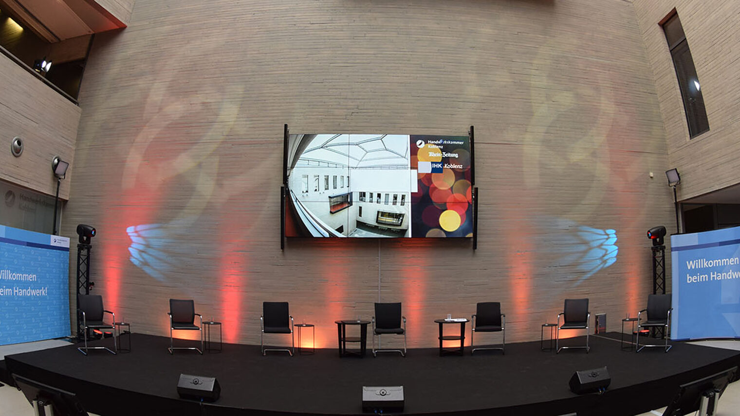Das Forum im Zentrum für Ernährung und Gesundheit der Handwerkskammer Koblenz ist am 5. Mai Treffpunkt für die "Koblenzer Gespräche", ein Expertenforum von Vertretern aus Wirtschaft, Politik und Wissenschaft, an dem maximal 100 Besucher vor Ort "live" teilnehmen können.