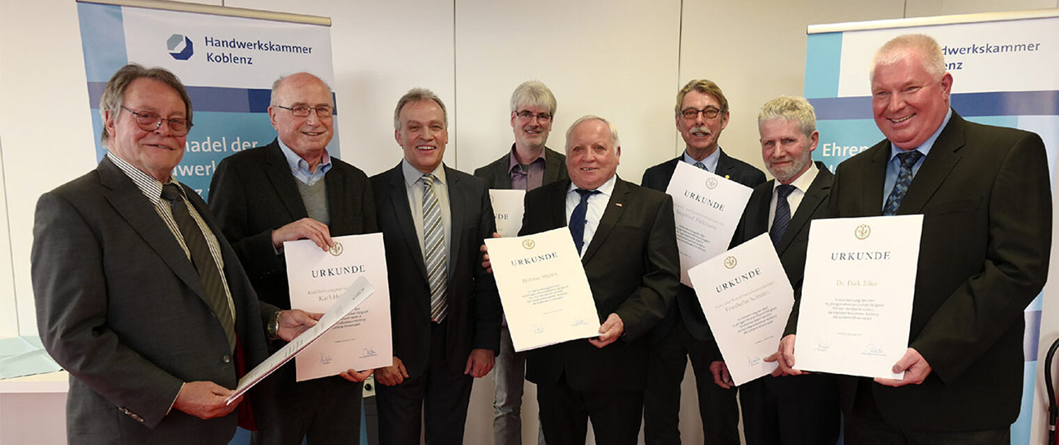 HwK-Auszeichnung: Neun Goldene Ehrennadeln an Handwerker