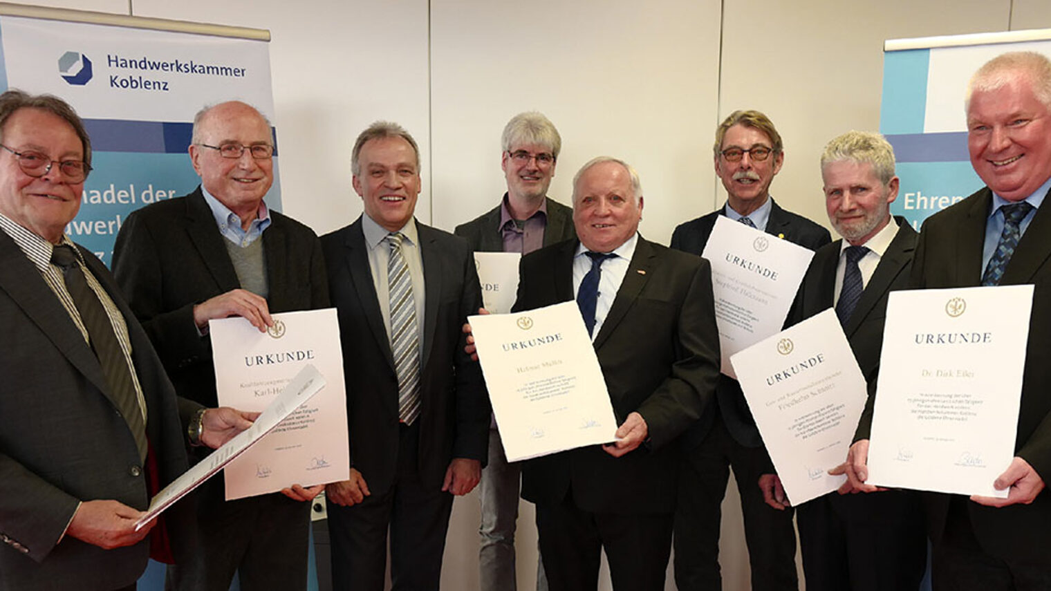 HwK-Auszeichnung: Neun Goldene Ehrennadeln an Handwerker