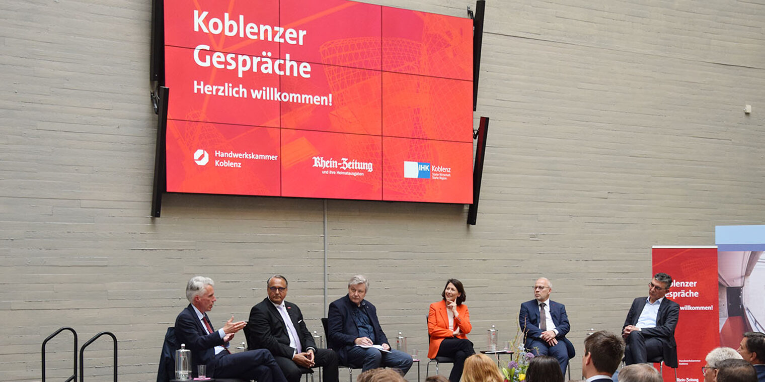Premiere der "Koblenzer Gespräche" v. li. n. r.: Prof. Dr. Stefan Spinler , Ralf Hellrich, Lars Hennemann, Daniela Schmitt, Wolfgang Küster und Walter Müller
