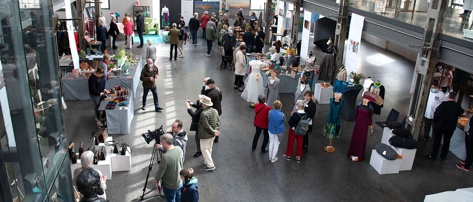 Die Ausstellung WERTE 2022 auf dem Denkmalareal der Sayner Hütte in Bendorf-Sayn Die Ausstellung WERTE 2022 auf dem Denkmalareal der Sayner Hütte in Bendorf-Sayn