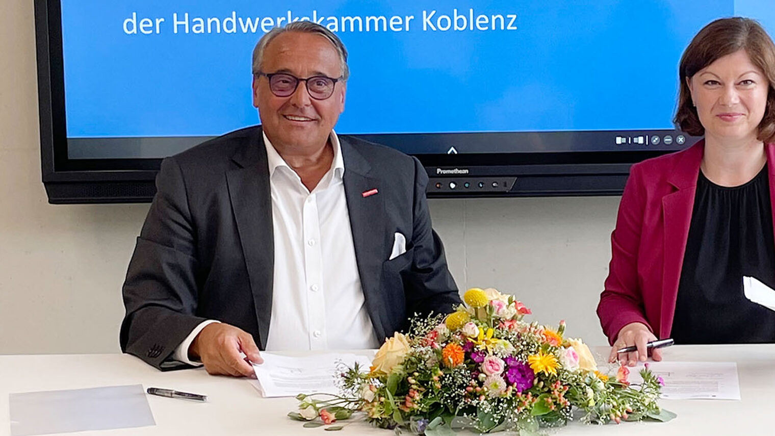 Staatssekretärin Nicole Steingaß (r.) und HwK-Hauptgeschäftsführer Ralf Hellrich