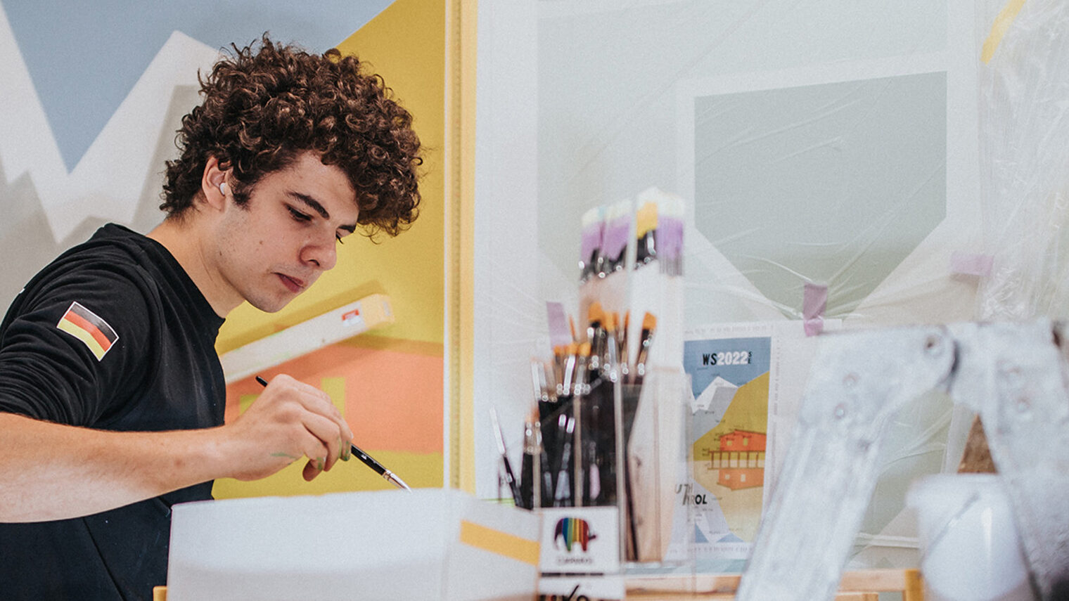 Maler Ben-Luca Franzmann im Wettbewerb der WorldSkills, die über vier Tage in Bozen ausgetragen wurden.