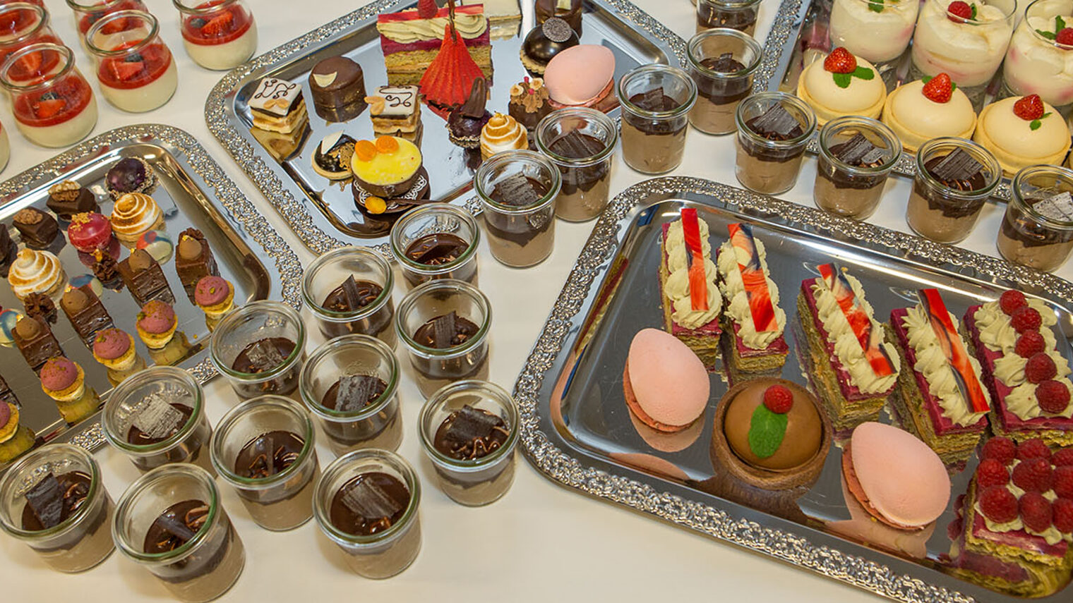 Buffet mit süßen Leckereien