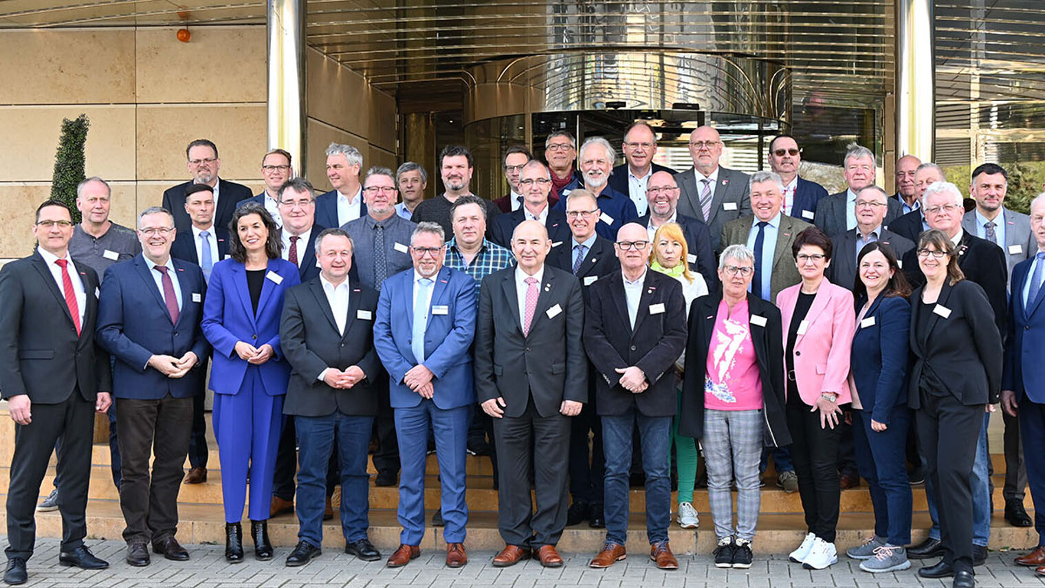 Gruppenfoto mit Teilnehmern der Frühjahrstagung in Kassel