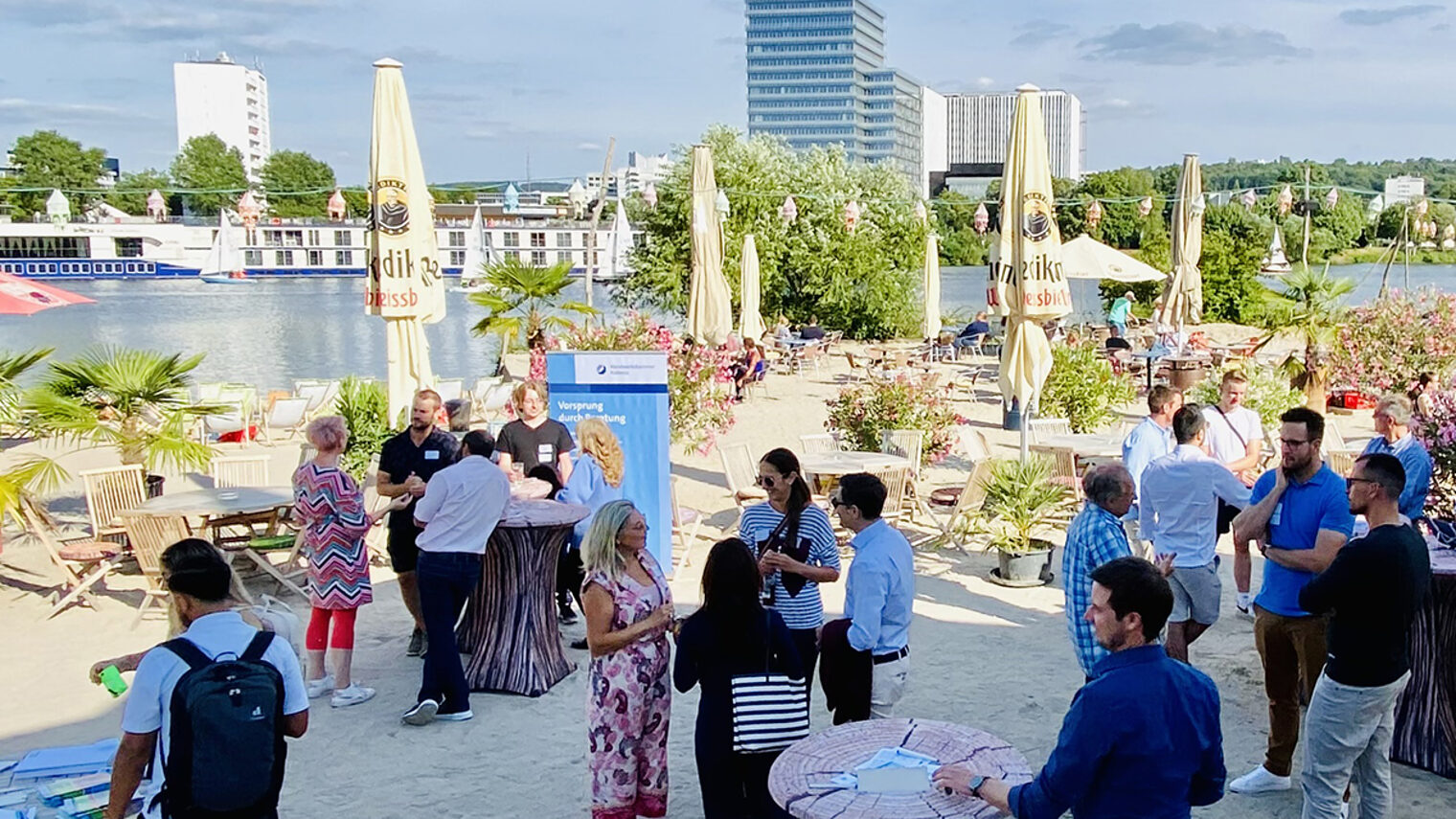 Foto von Gästen bei dem Nachfolge-Beach