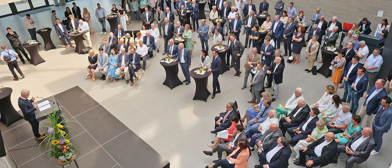 Gäste aus Politik, Wirtschaft, Gesellschaft und Handwerksorganisationen Zur feierlichen Verleihung kamen mehr als 100 Gäste aus Politik, Wirtschaft, Gesellschaft und Handwerksorganisationen