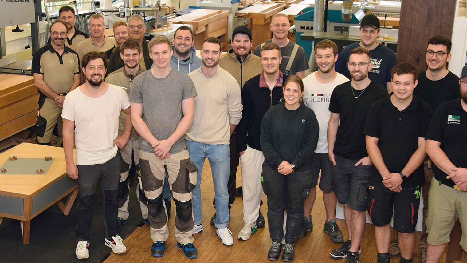 Gruppenfoto von der Meisterprüfung im Tischlerhandwerk