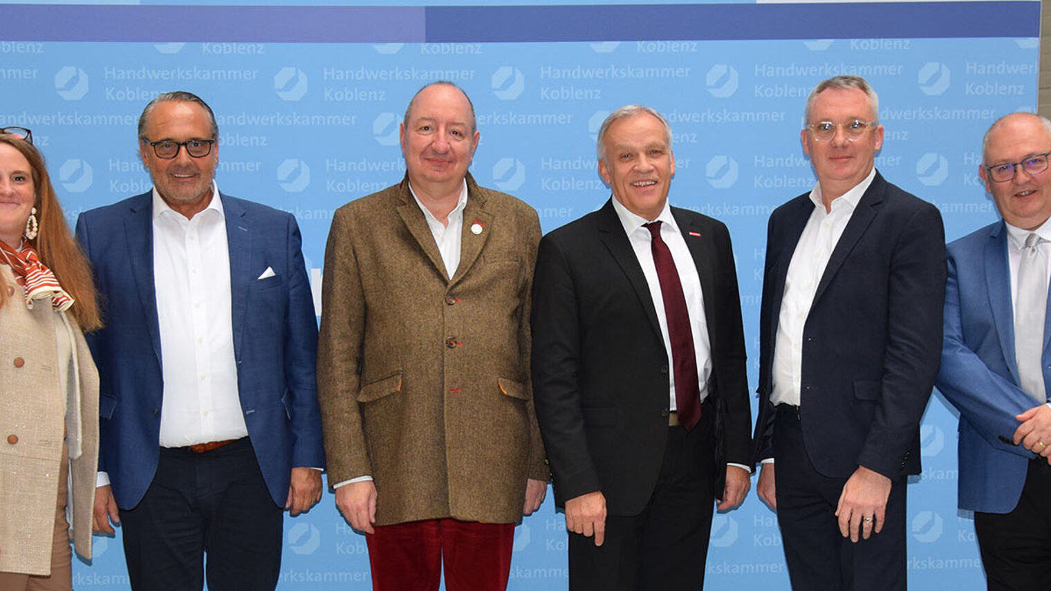 Gruppenbild der französischen Delegation gemeinsam mit Ralf Hellrich und Kurt Krautscheid