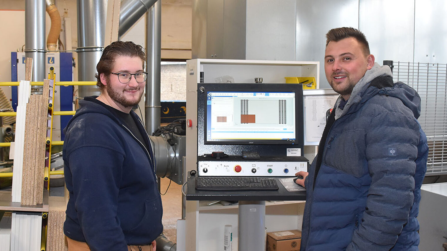 Constantin Sper und Alexander Lehnhoff in der Werkstatt