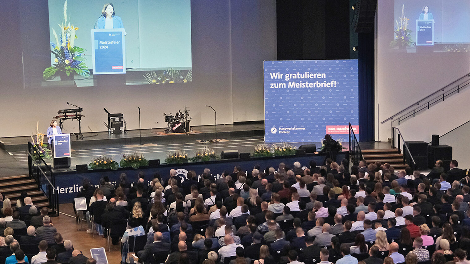 Festrednerin Daniela Schmitt auf der Bühne