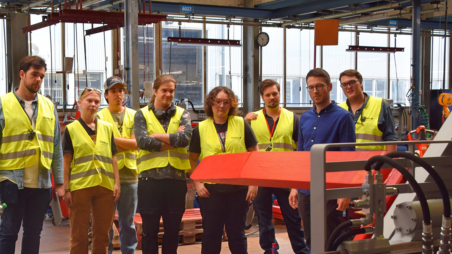 Gruppenbild in den Produktionsanlagen der Durwen Maschinenbau GmbH