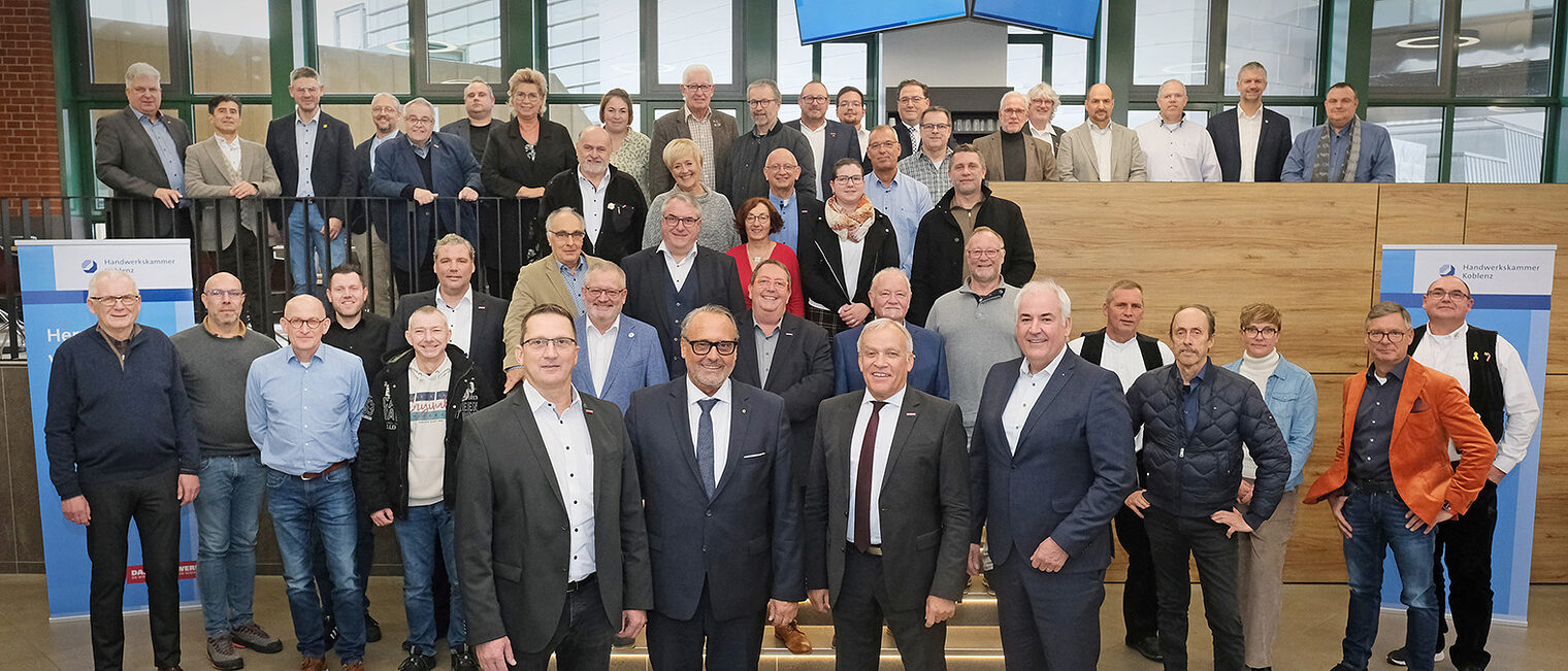 Gruppenbild der Vollversammlungsmitglieder