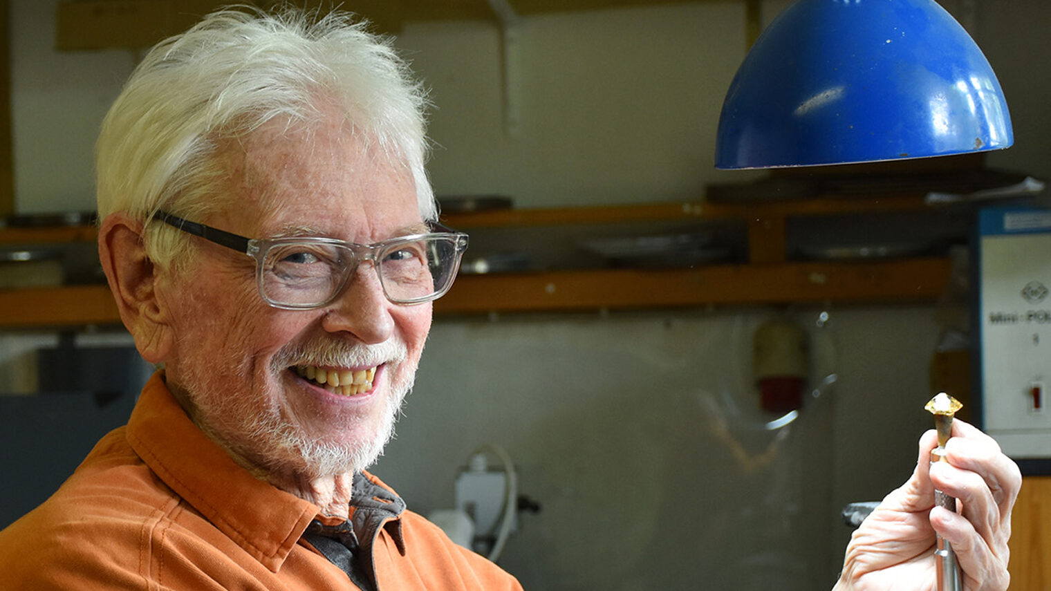 Bernd Cullmann in seiner Werkstatt