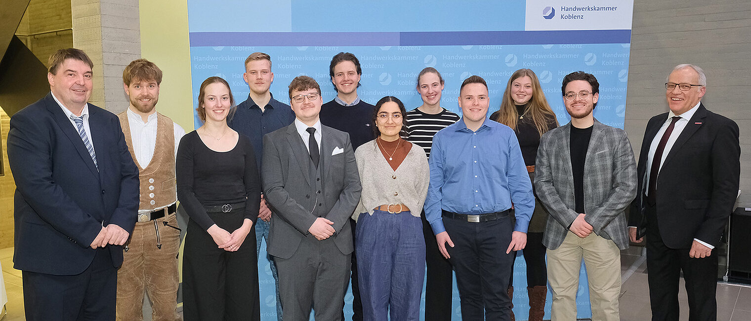 Gruppenbild der erfolgreichen Teilnehmer der Deutschen Meisterschaften im Handwerk - German Craft Skills