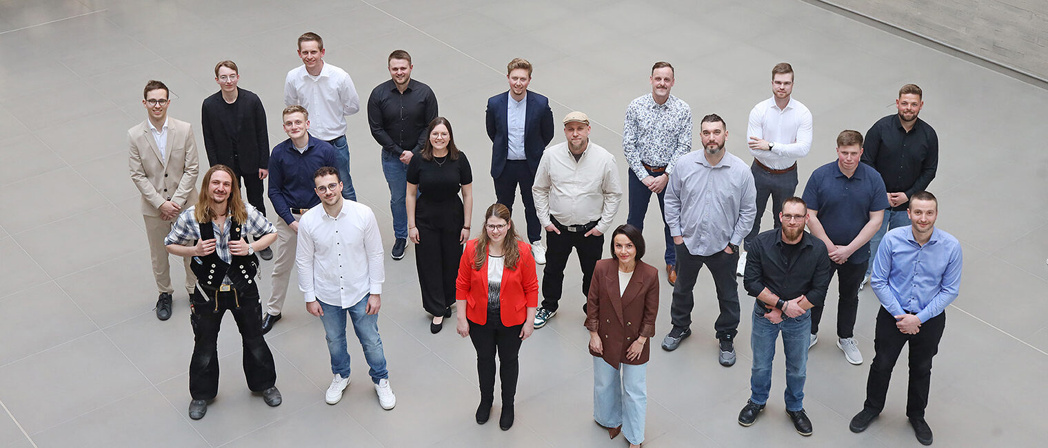 Gruppenbild der jahrgangsbesten Meister 2024 Gruppenbild der jahrgangsbesten Meister 2024