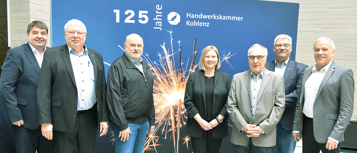 Gruppenbild mit Christoph Hansen, Alfred Wenz, Friedrich Linn, Kurt Krautscheid, Mathias Hermann, Anja Wallwey, Bernd Hammes