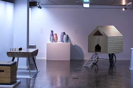 Blick in die Ausstellung mit Wettbewerbsarbeiten