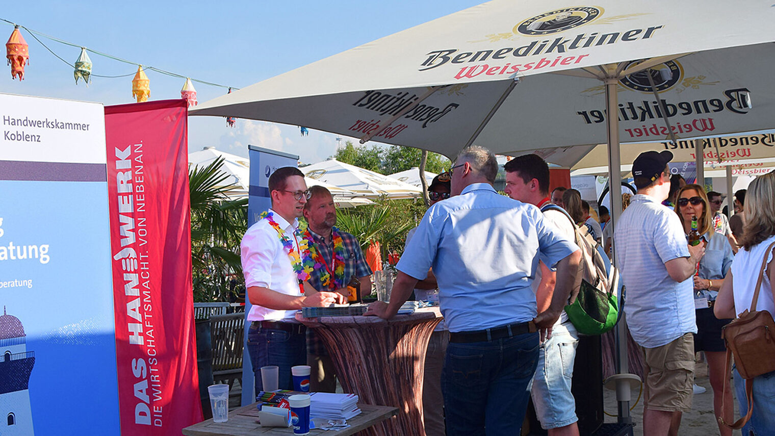 Teilnehmer des Nachfolge-Beach während der Veranstaltung 