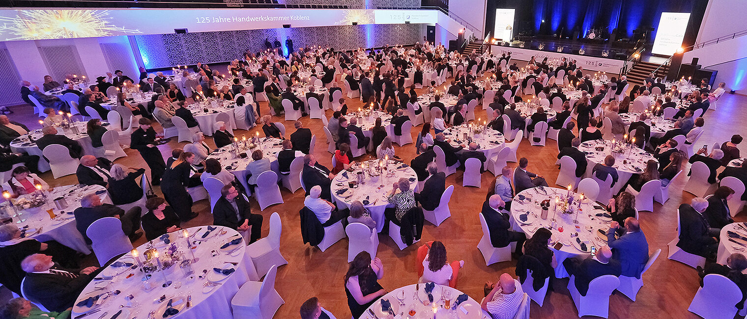 Blick in den Saal der Rhein-Mosel-Halle während der Veranstaltung Blick in den Saal der Rhein-Mosel-Halle während der Veranstaltung