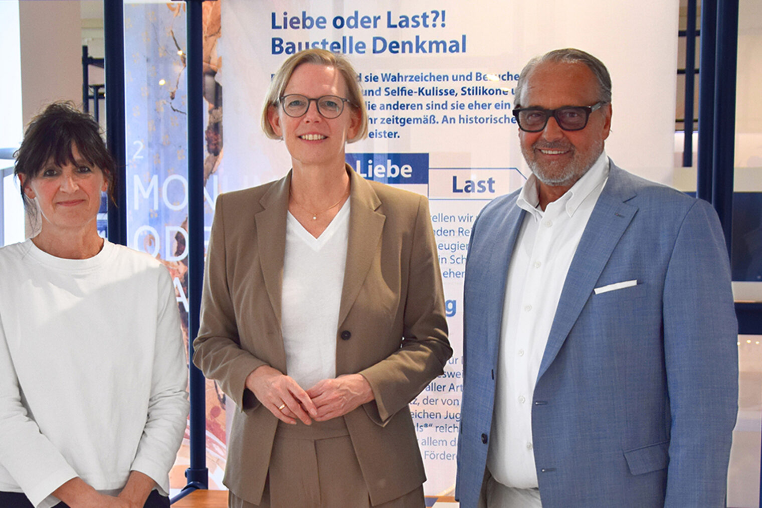 Gruppenfoto mit Constanze Küsel, Simone Schneider und Ralf Hellrich