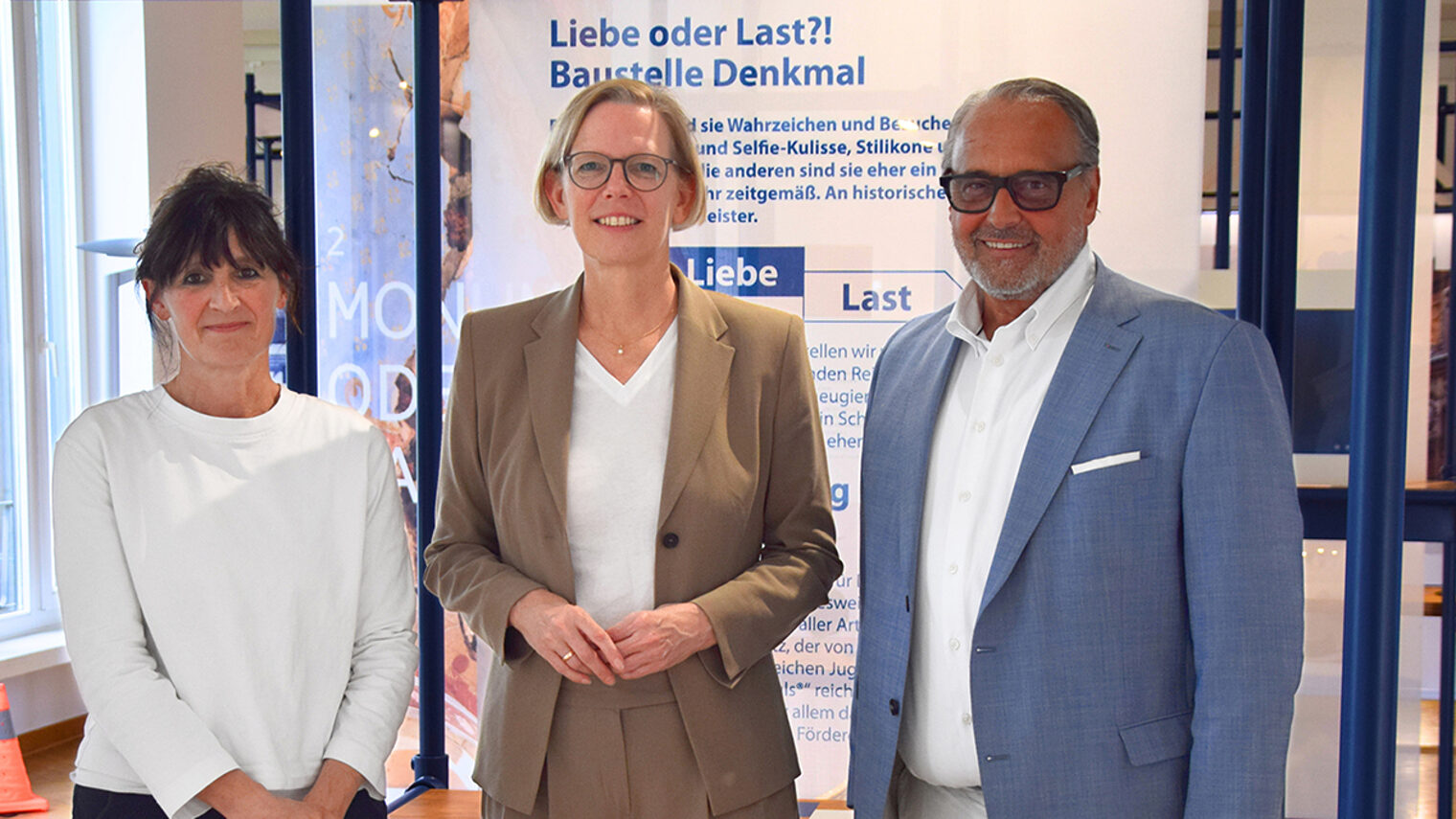 Gruppenfoto mit Constanze Küsel, Simone Schneider und Ralf Hellrich