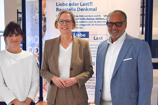 Gruppenfoto mit Constanze Küsel, Simone Schneider und Ralf Hellrich