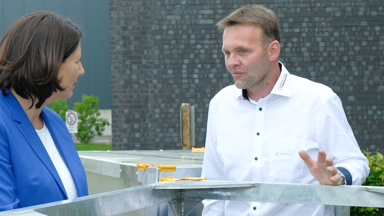 Foto mit Wirtschaftsministerin Daniela Schmitt und Ronny Stein