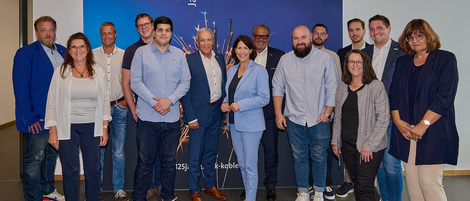Gruppenfoto von „Ein Tag für Innovation und Unternehmertum“ Gruppenfoto von „Ein Tag für Innovation und Unternehmertum“