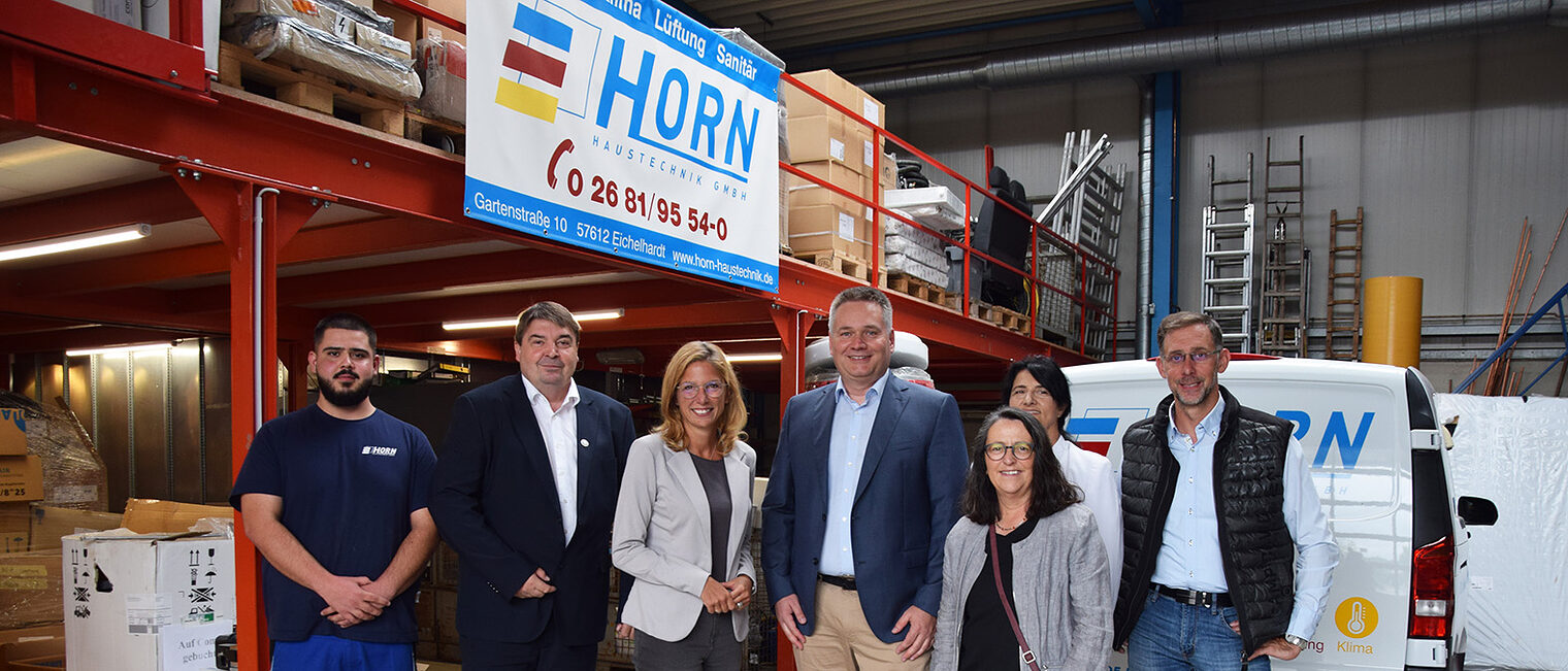Gruppenfoto beim Besuch der Firma Horn Haustechnik