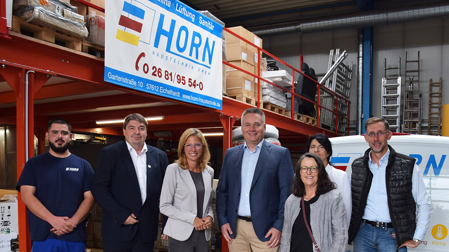 Gruppenfoto beim Besuch der Firma Horn Haustechnik