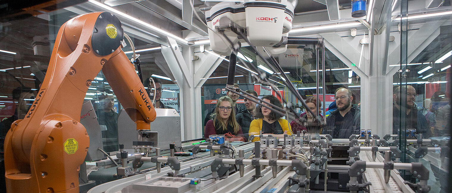 Besucher während der "Nacht der Technik" Besucher während der "Nacht der Technik"