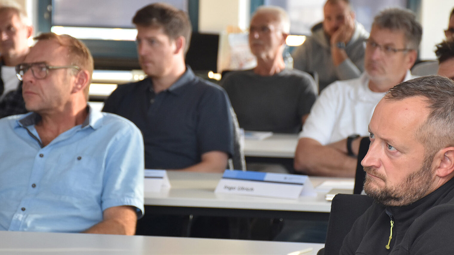 Teilnehmer während des Lehrgangs im Schulungsraum