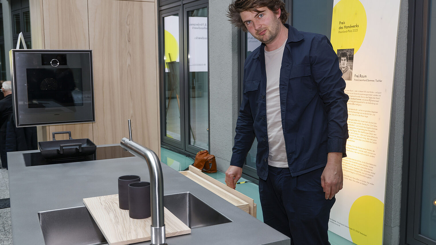 Franz Leonhard Sommer aus Breitscheid mit den prämierten Küchenmodulen