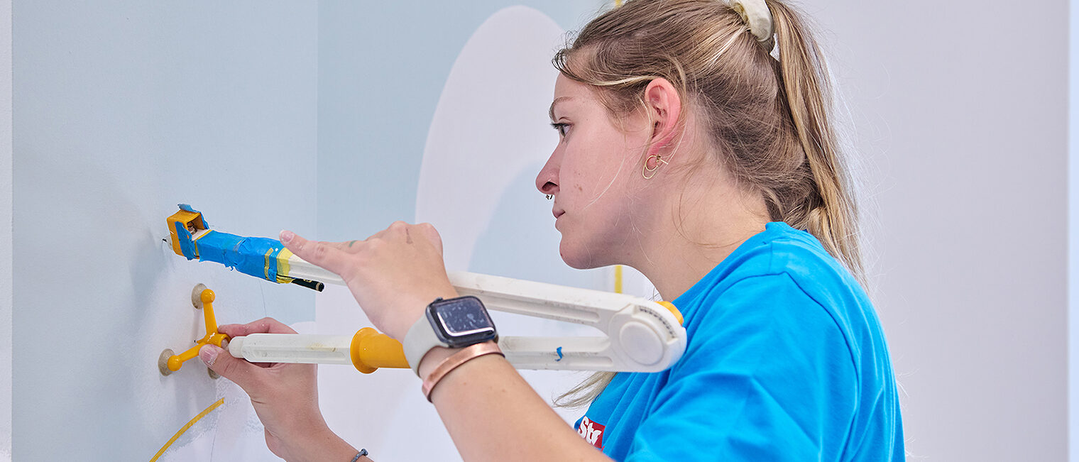 Eine Malerin bei der Arbeit