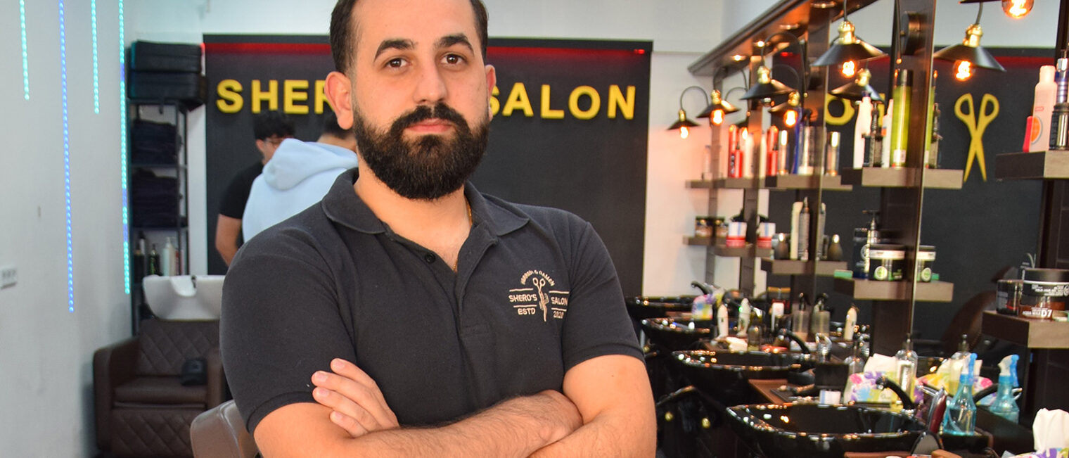 Sharvan Hamiko in seinem Salon. Sharvan Hamiko in seinem Salon.