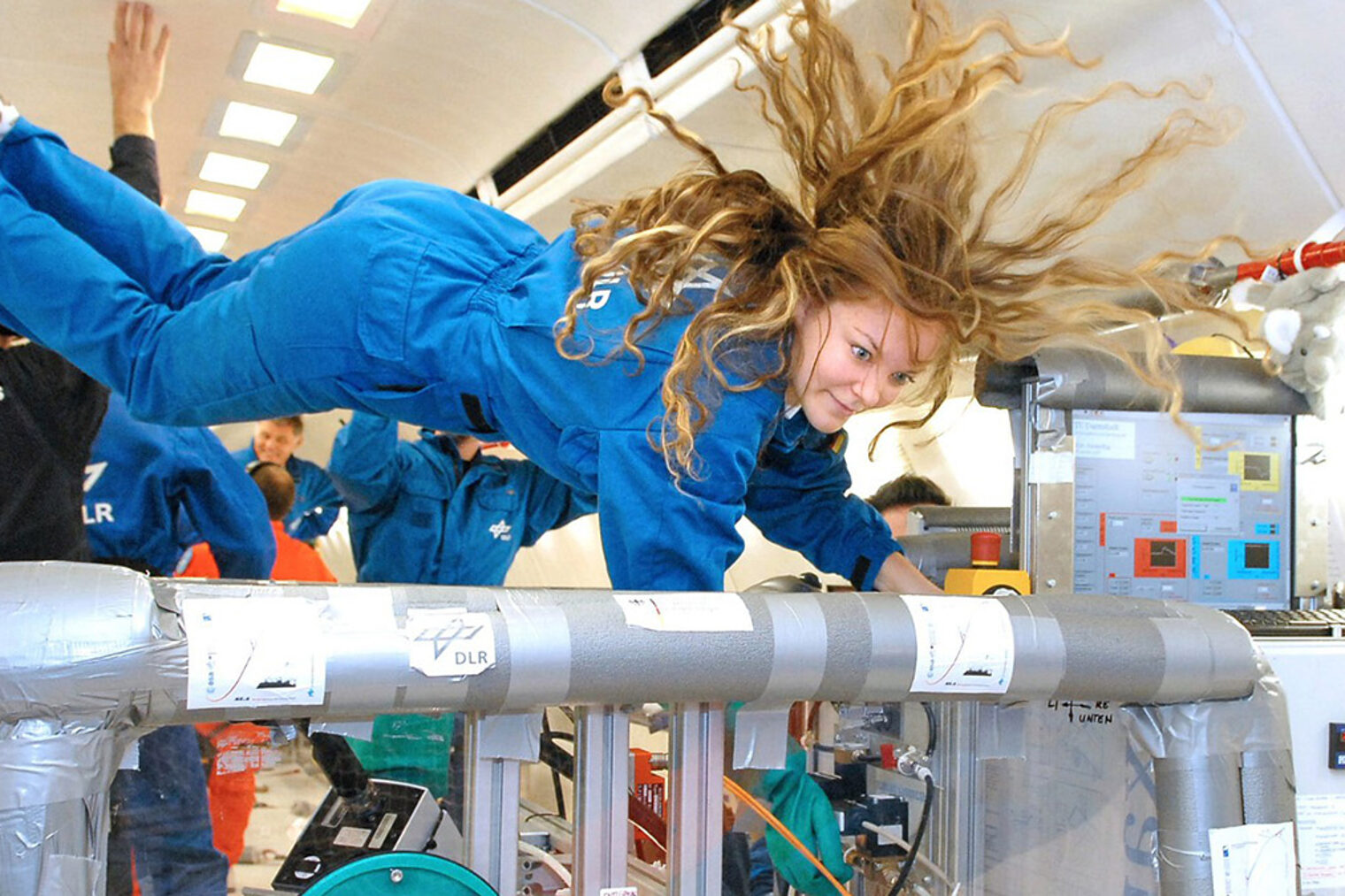 Person im Parabelflug Person im Parabelflug