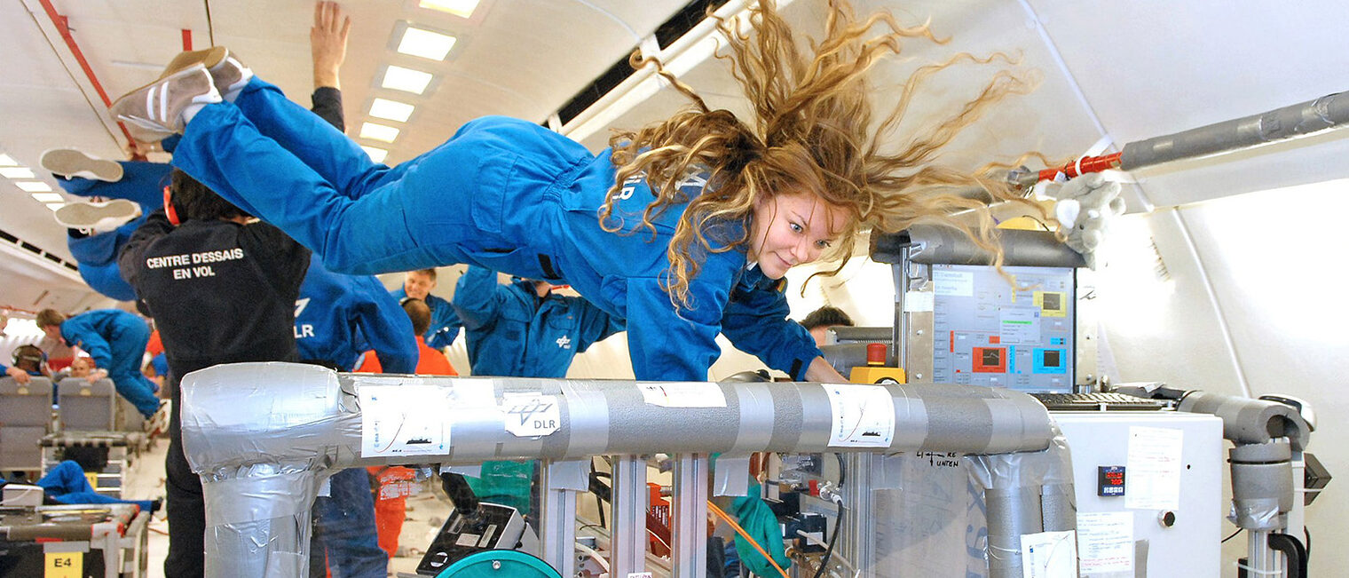 Person im Parabelflug Person im Parabelflug