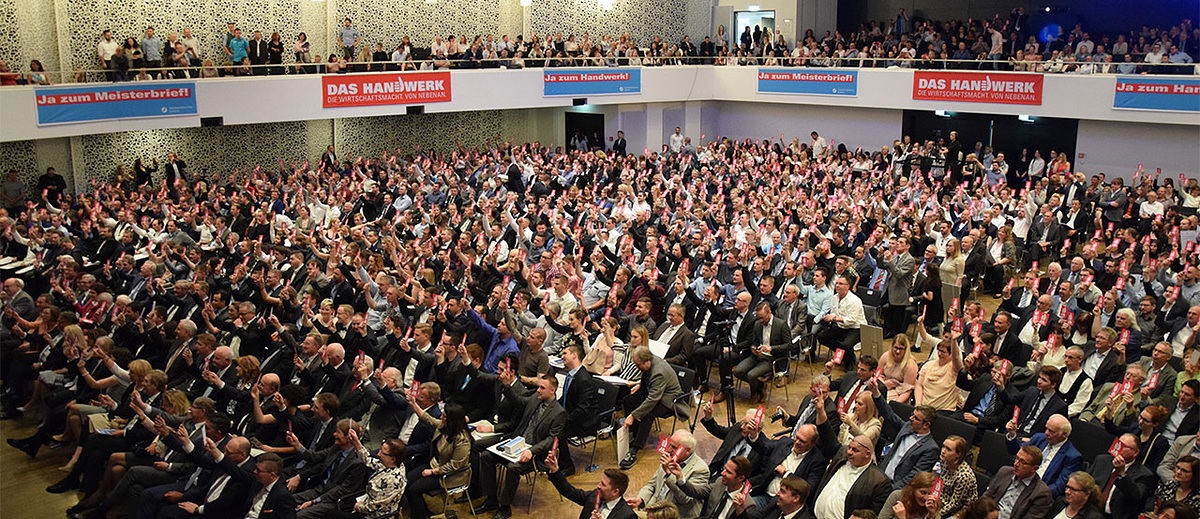 Deutliches Bekenntnis "Ja zum Meister" in der Rhein-Mosel-Halle. Deutliches Bekenntnis "Ja zum Meister" in der Koblenzer Rhein-Mosel-Halle.