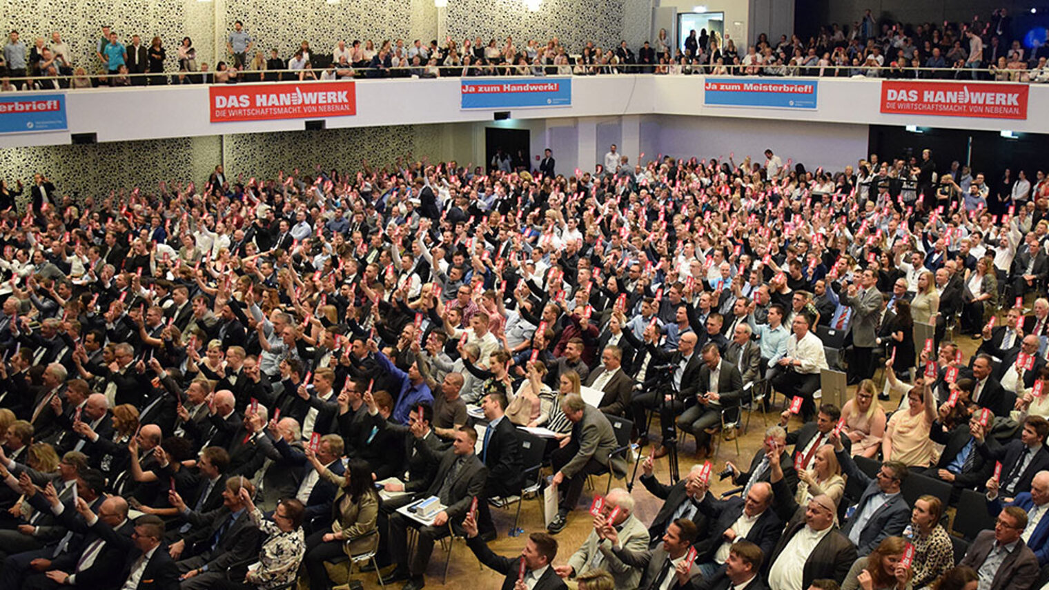 Deutliches Bekenntnis "Ja zum Meister" in der Koblenzer Rhein-Mosel-Halle.