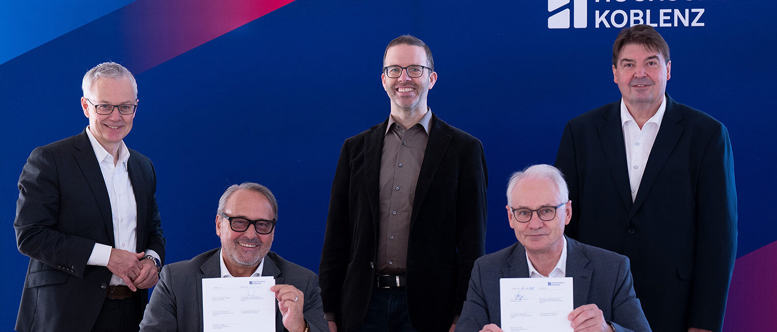 Gruppenbild mit Prof. Dr. Heiko Weckmüller, Ralf Hellrich, Prof. Dr. Timo Vogt, Prof. Dr. Karl Stoffel, Bernd Hammes