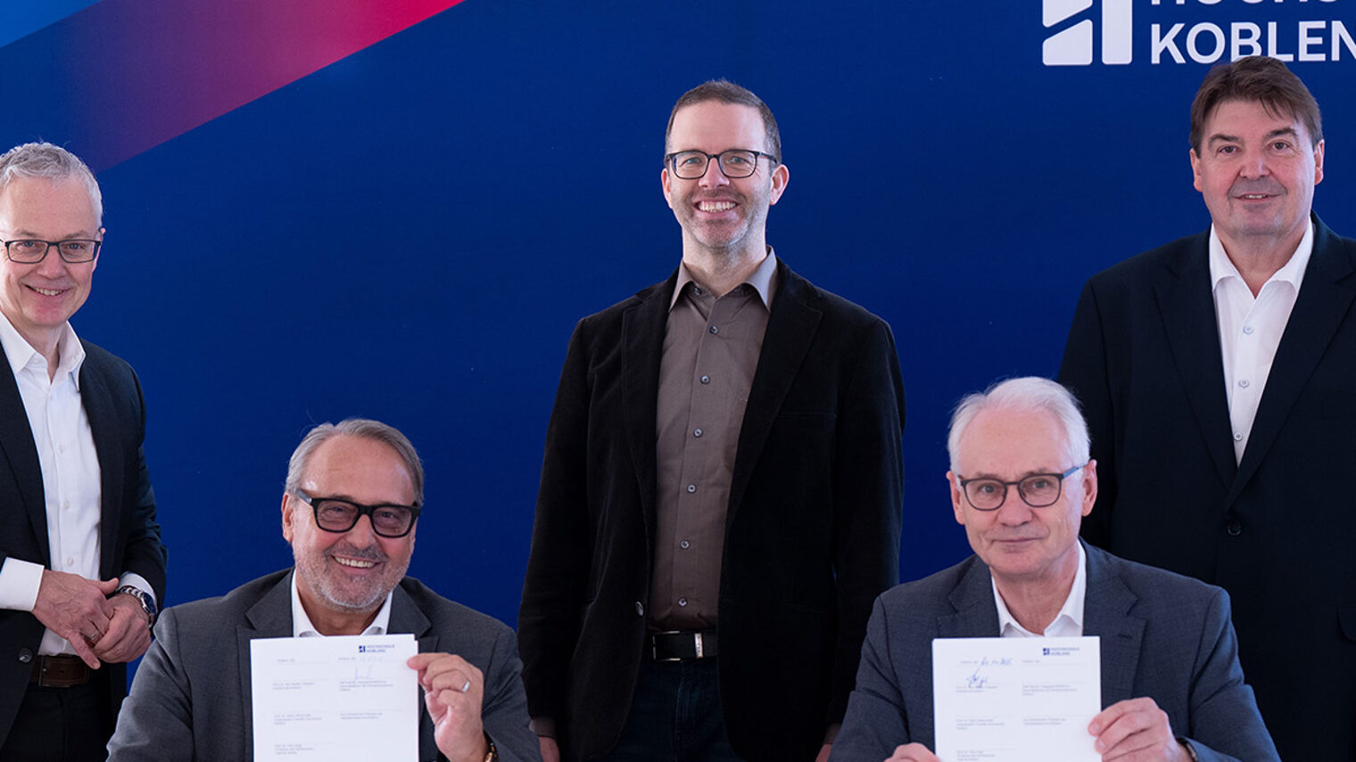 Gruppenbild mit Prof. Dr. Heiko Weckmüller, Ralf Hellrich, Prof. Dr. Timo Vogt, Prof. Dr. Karl Stoffel, Bernd Hammes