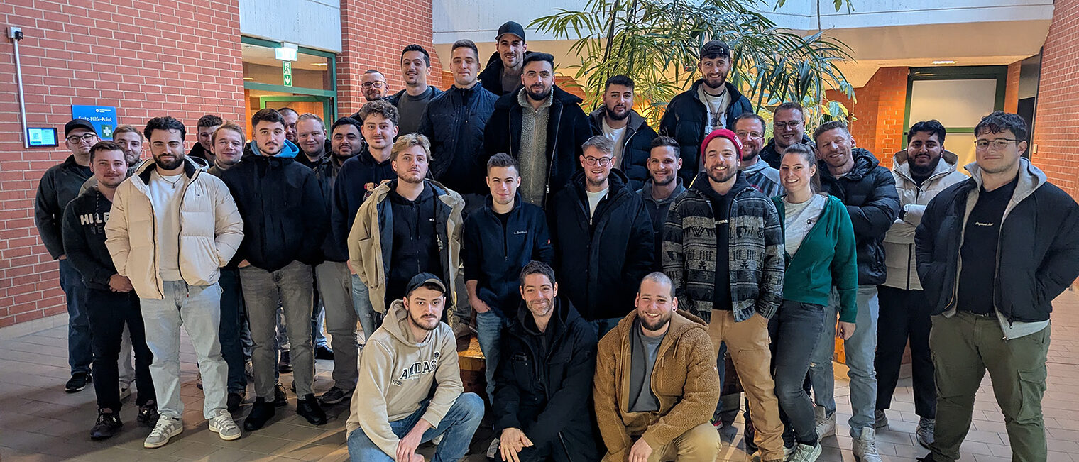 Gruppenbild der angehenden Installateur- und Heizungsbauermeister