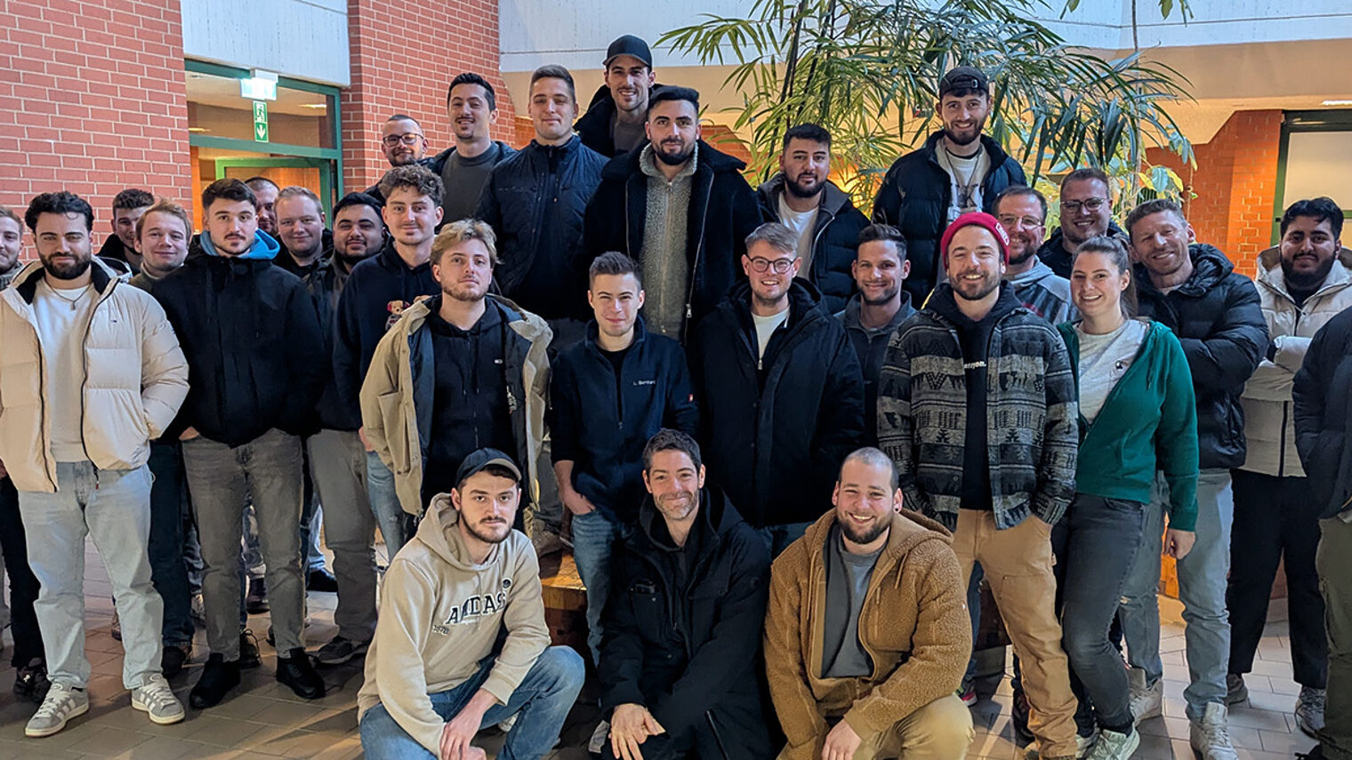 Gruppenbild der angehenden Installateur- und Heizungsbauermeister