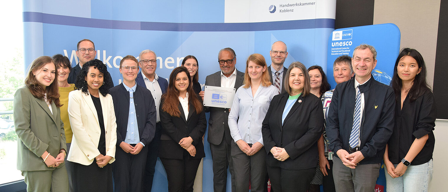 Gruppenbild mit Vertretern des UNESCO-UNEVOC Zentrums für Berufsbildung 