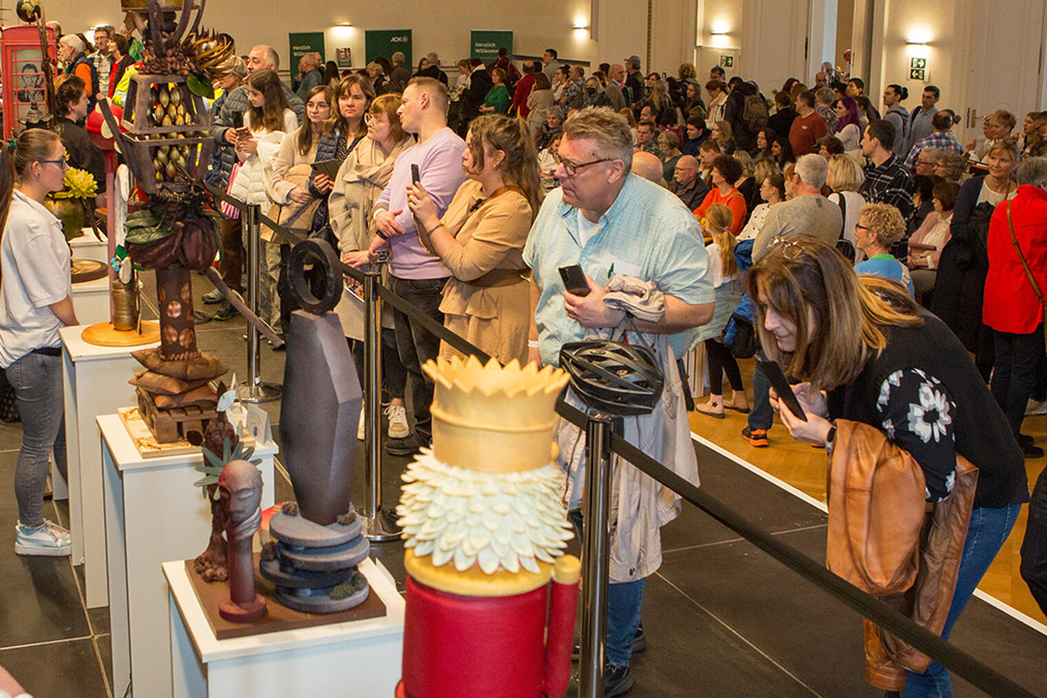 Präsentation der Schaustücke vor großem Publikum