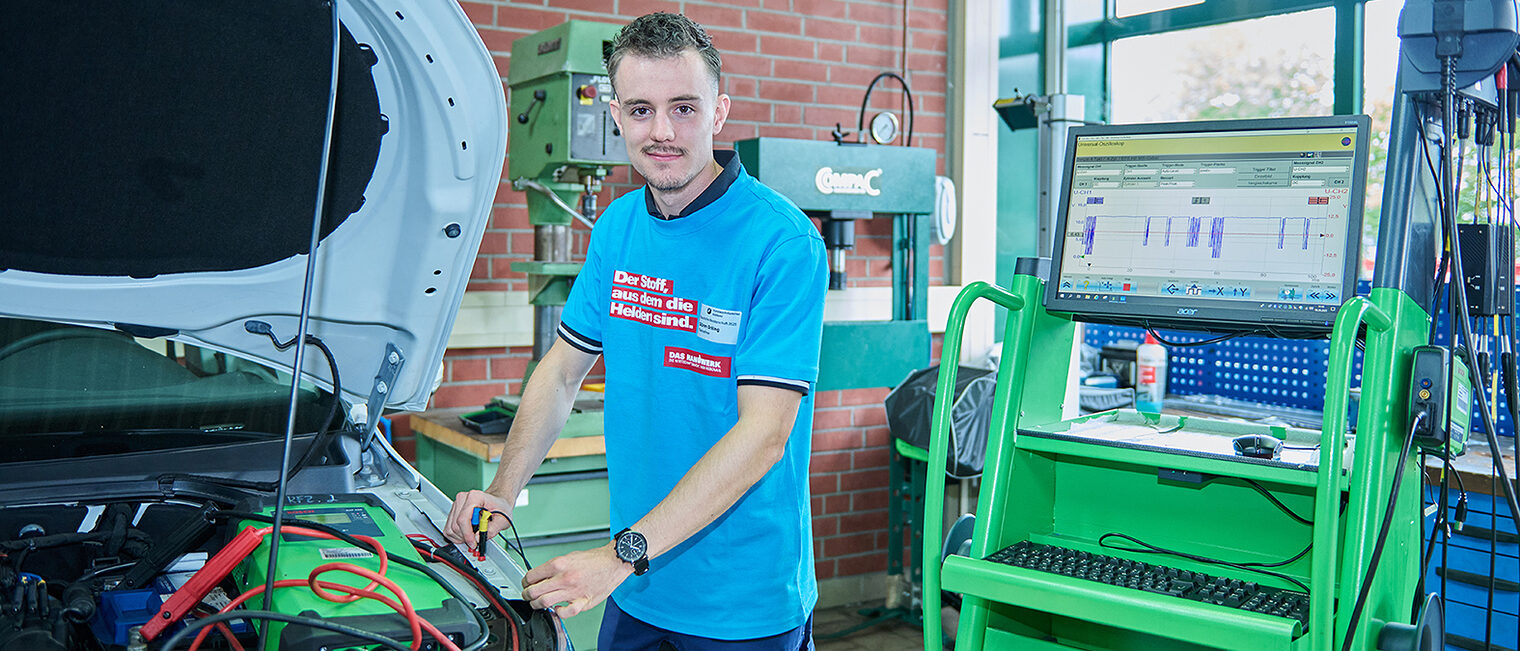 Ein Bild mit Kfz-Mechatroniker Sören Drilling
