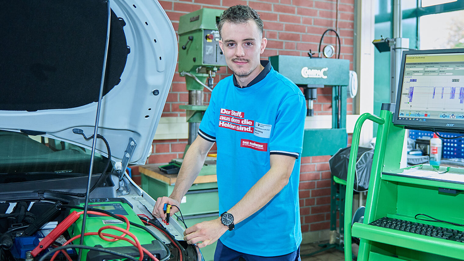 Ein Bild mit Kfz-Mechatroniker Sören Drilling